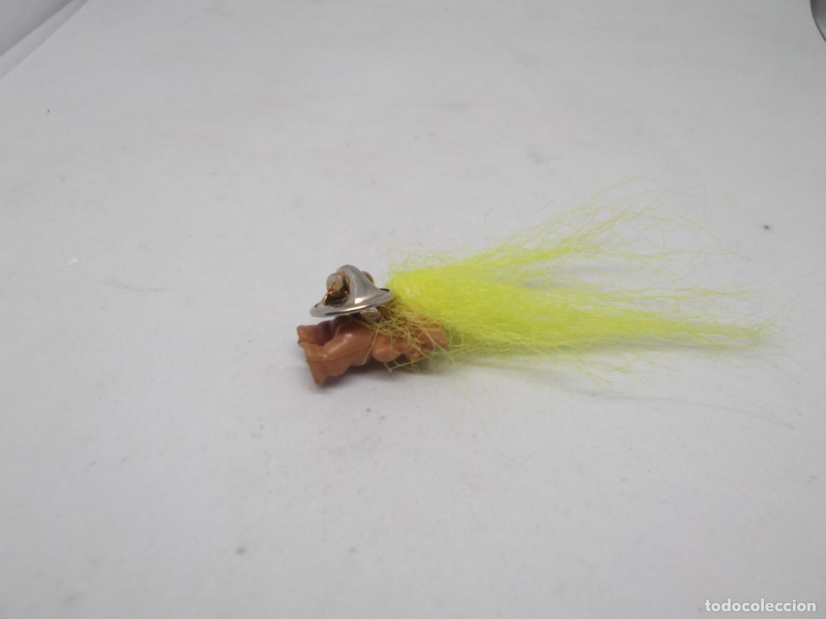 Pins de colecci&oacute;n: Pin de troll con pelo amarillo. - Foto 3