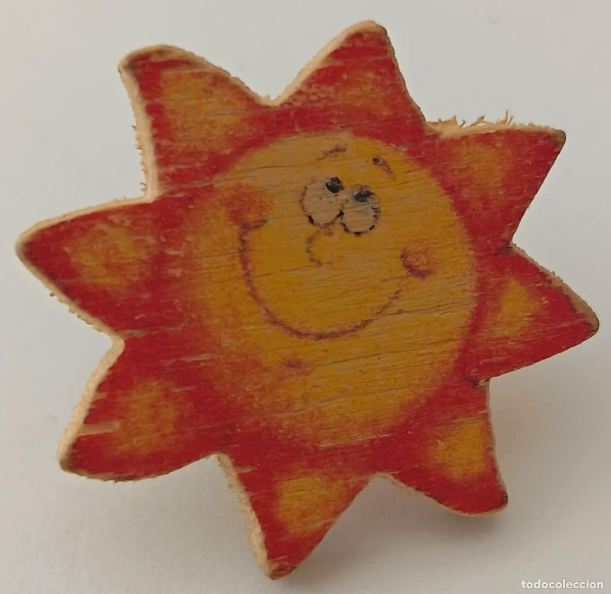 Pins de colecci&oacute;n: Pin. Madera. En forma de sol. - Foto 1