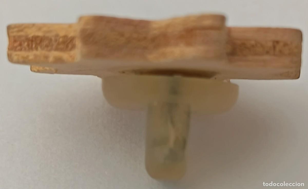 Pins de colecci&oacute;n: Pin. Madera. En forma de sol. - Foto 3