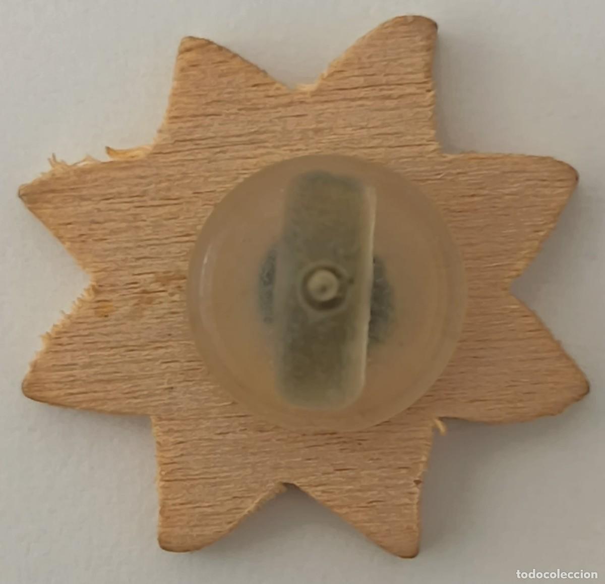 Pins de colecci&oacute;n: Pin. Madera. En forma de sol. - Foto 4