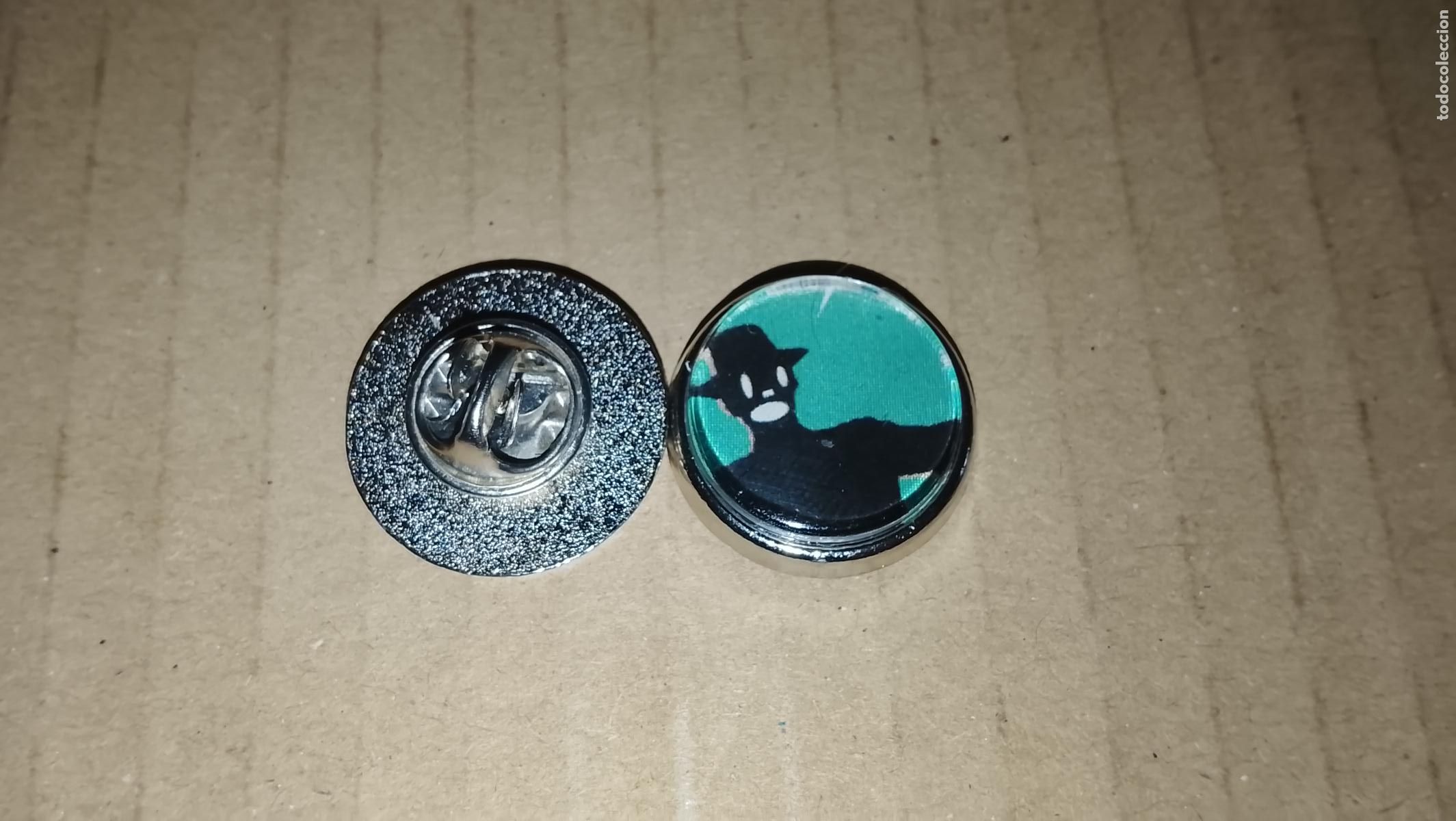 Pins de colecci&oacute;n: pin redondo metal - ( arte upcycling ) comic personaje de la familia tostada