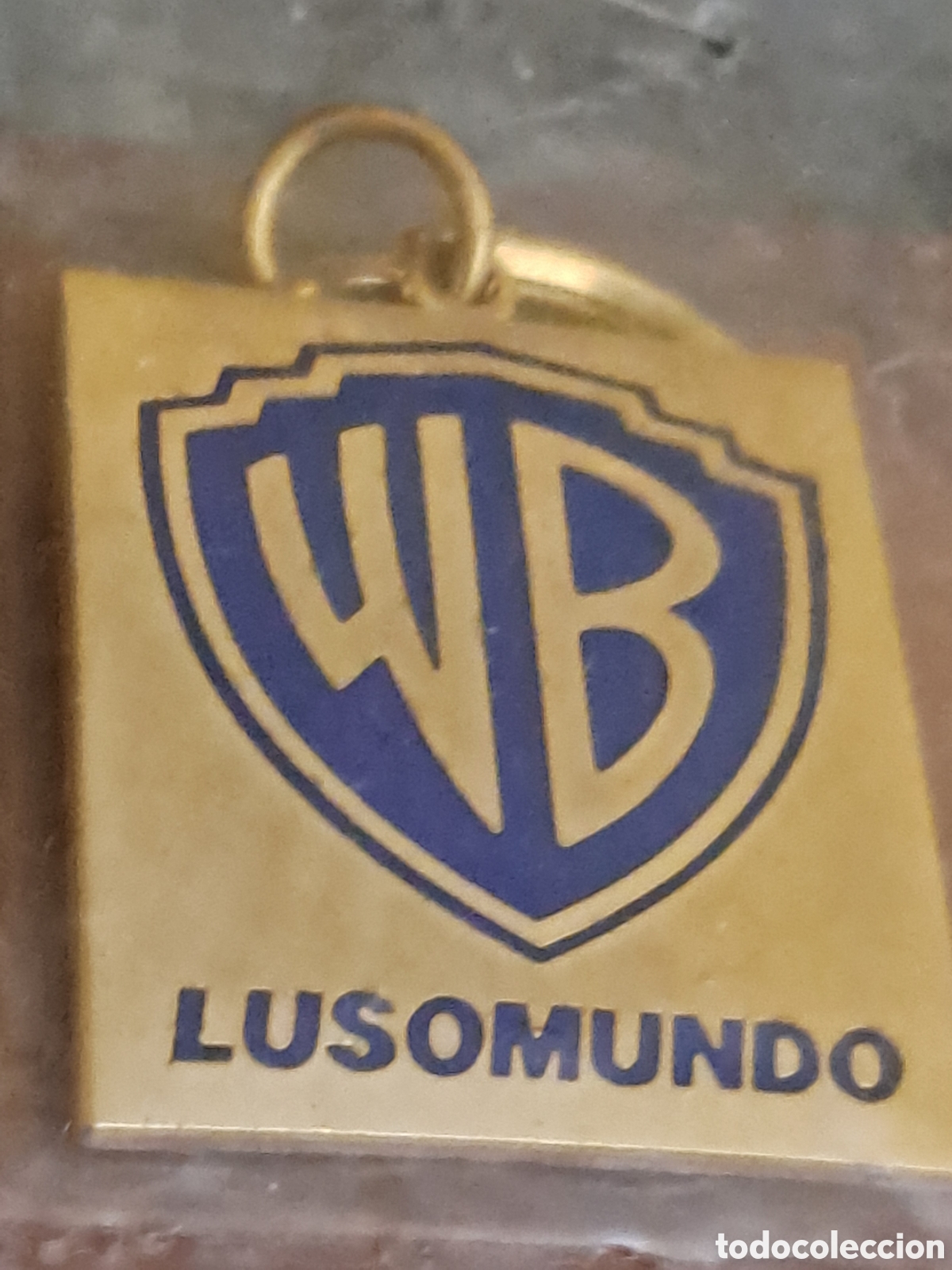 Pins de colecci&oacute;n: Llavero y pin Lusomundo - Foto 3