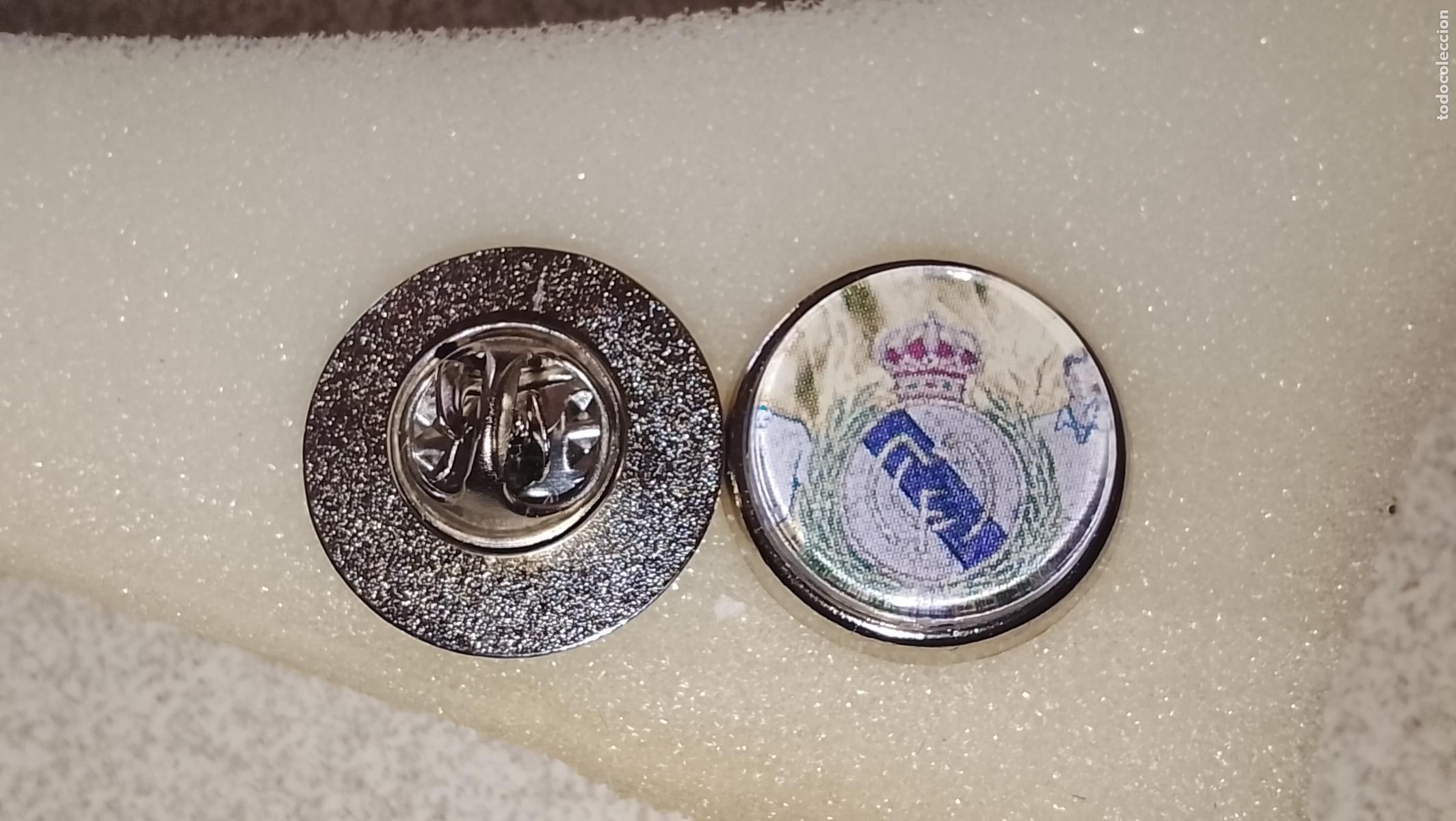 Pins de colecci&oacute;n: PIN REDONDO METAL - DEPORTES FUTBOL ESCUDO BODAS DE ORO DEL REAL MADRID