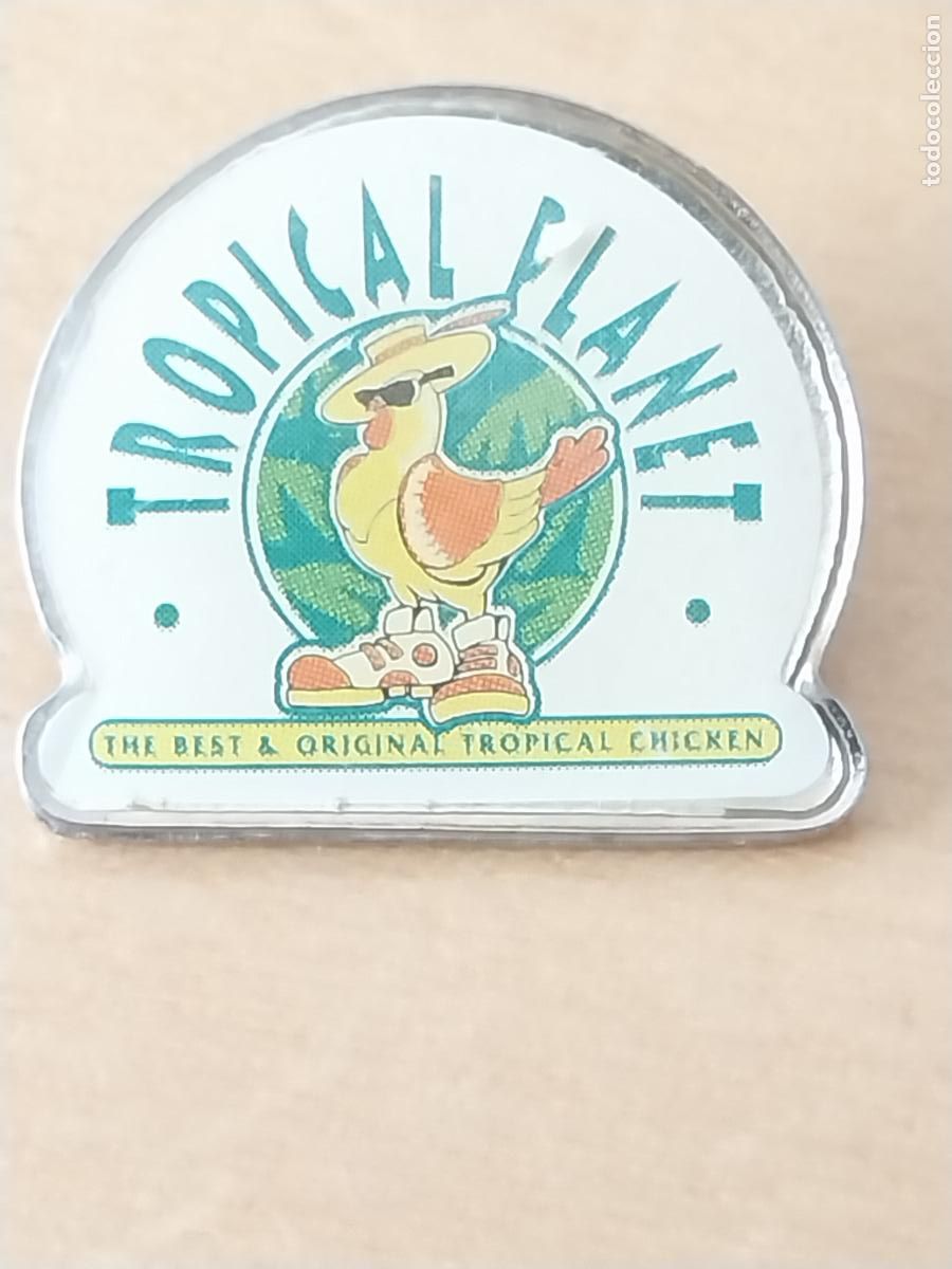 Pins de colecci&oacute;n: TROPICAL PLANET CHICKEN PIN PINCHO GOTA VINTAGE 2.26CMS ALTO ORIGINAL