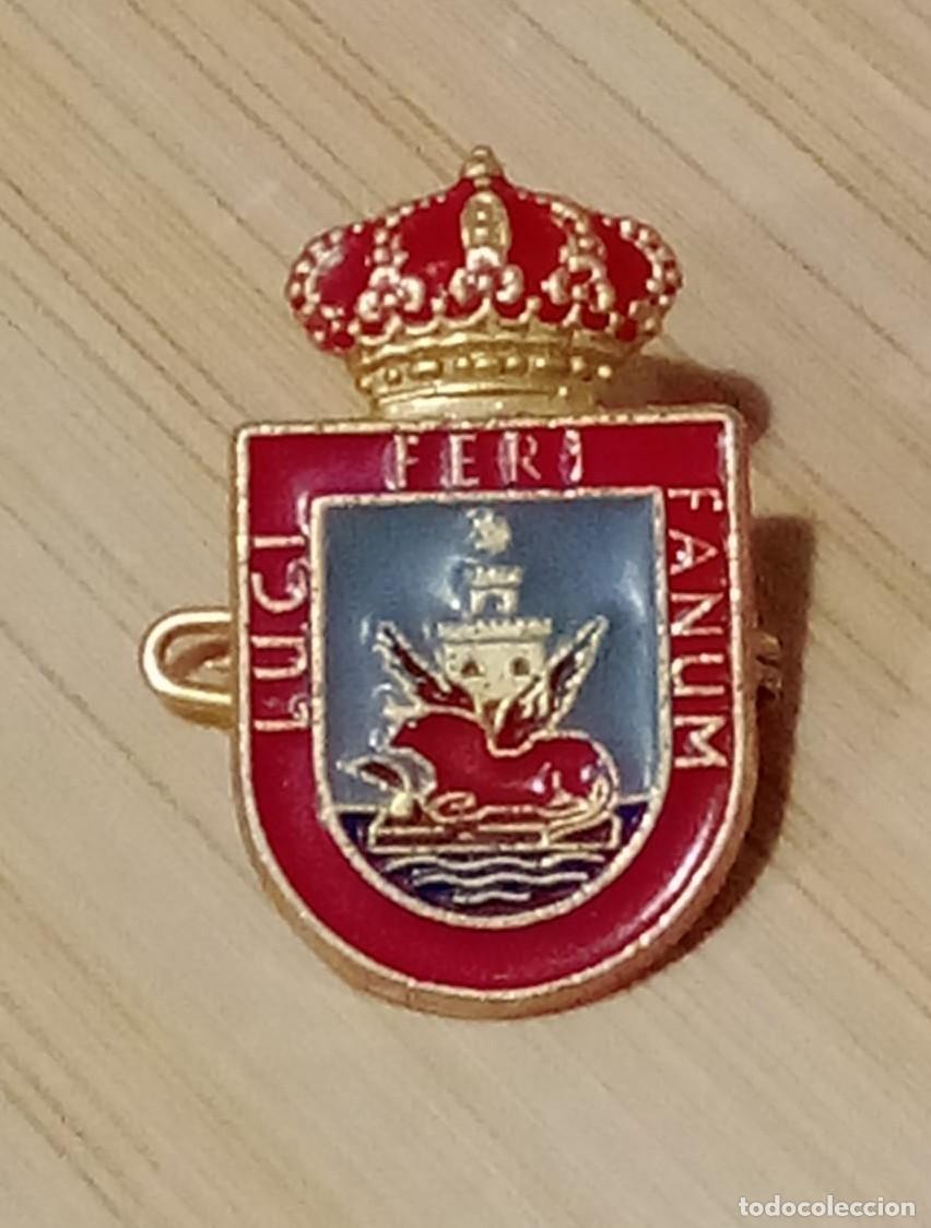 Pins de colecci&oacute;n: Pin solapa escudo Sanl&uacute;car de Barrameda Luciferi Fanum esmaltado.