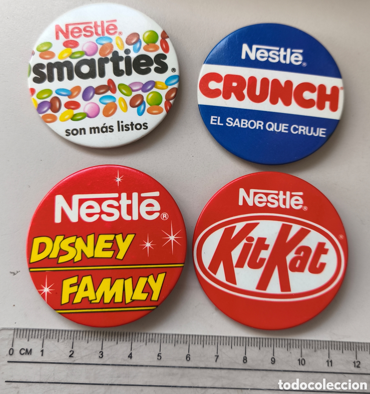 Pins de colecci&oacute;n: Lote antiguo de 4 chapas - Chocolates Nestl&eacute; - Disney