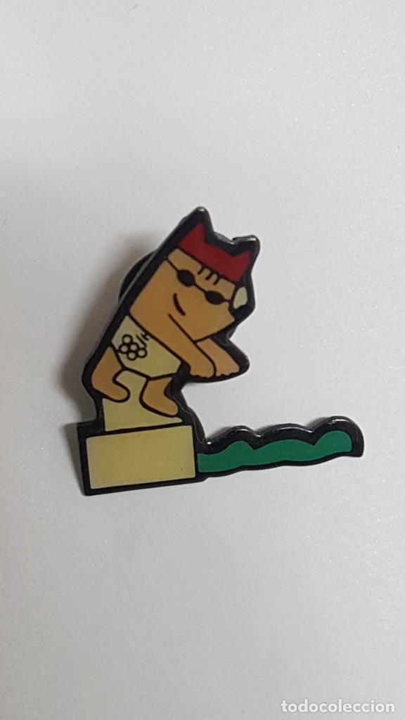 Pins de colecci&oacute;n: Pins: Cobi a punto de lanzarse a la piscina, Mascota de las Olimpiadas de Barcelona 1992