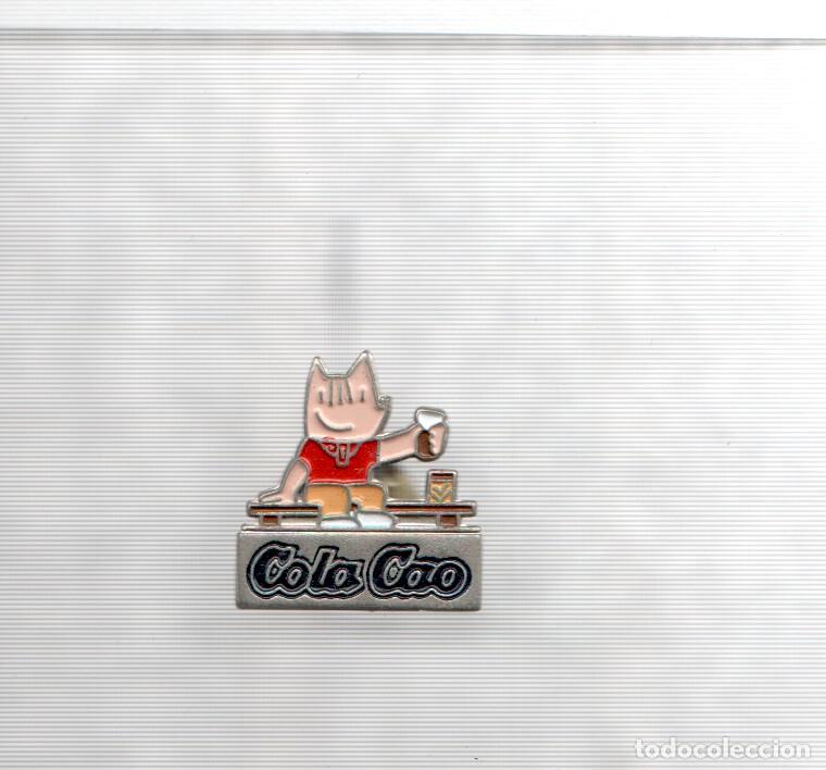 Pins de colecci&oacute;n: Pins: Cobi brindando con propaganda Cola Cao - Varios