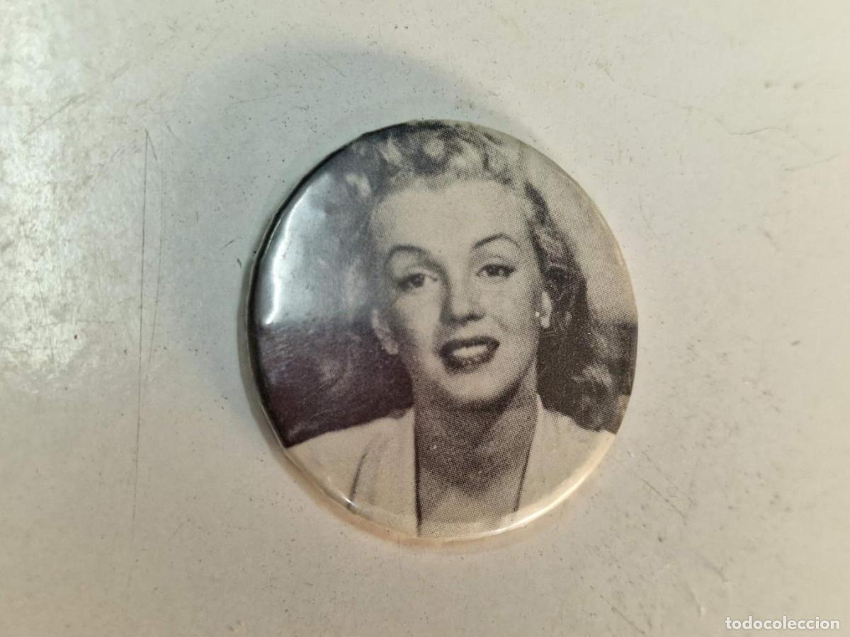 Pins de colecci&oacute;n: Chapa con alfiler: de Marilyn Monroe en B/N