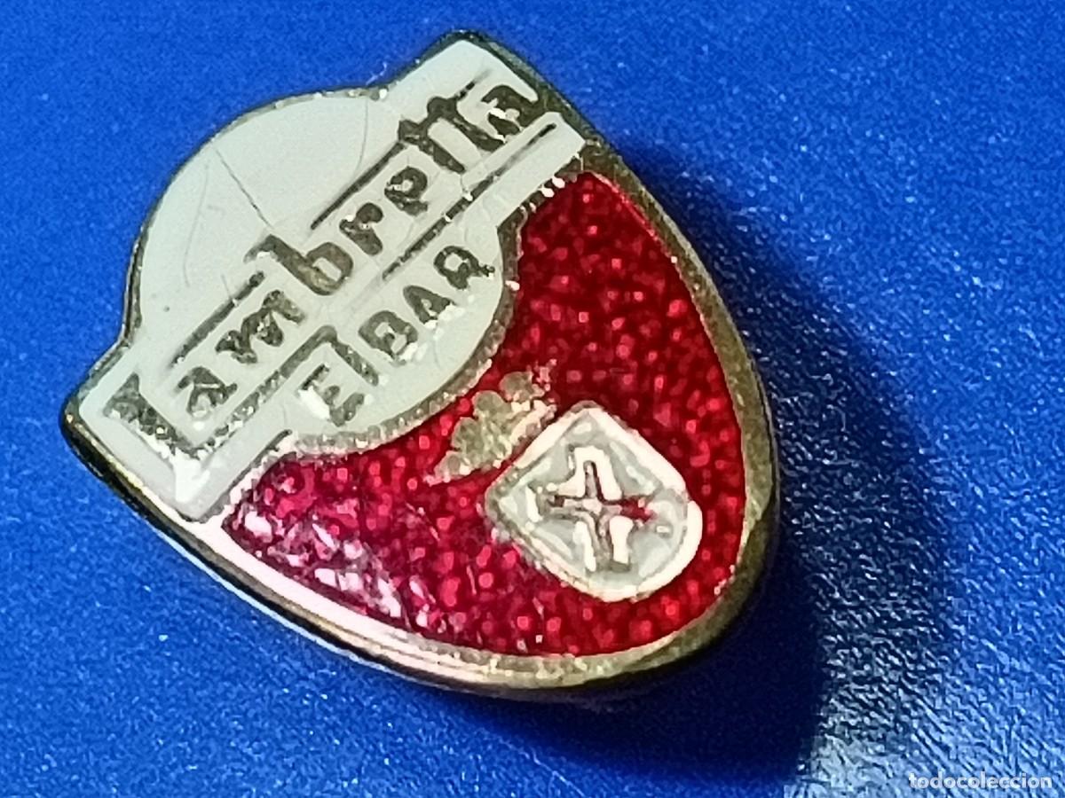 Collection pins: Pin ojal motocicleta Lambretta de Eibar