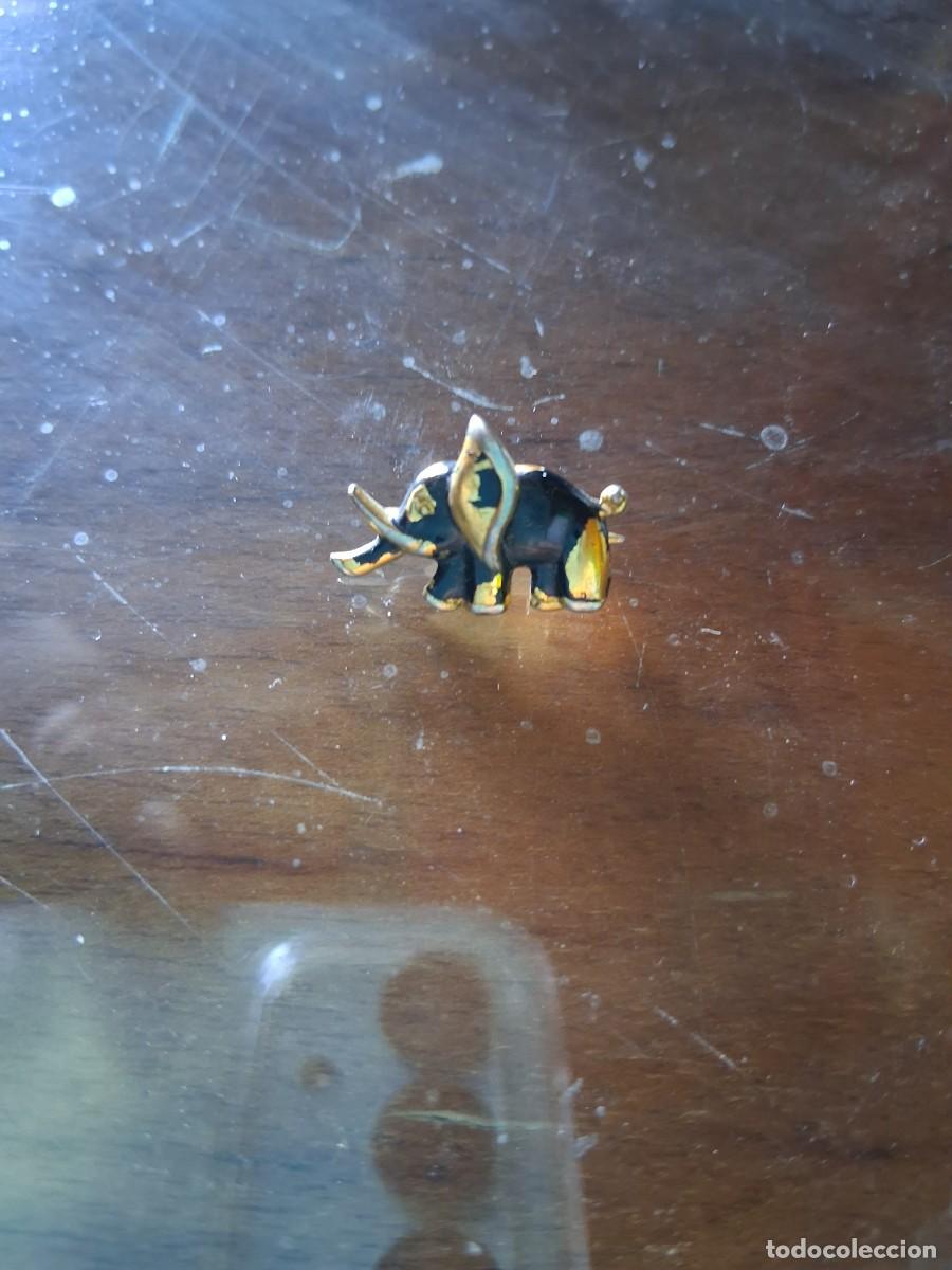 Pins de colecci&oacute;n: Insignia pins broche o emblema Elefante negro