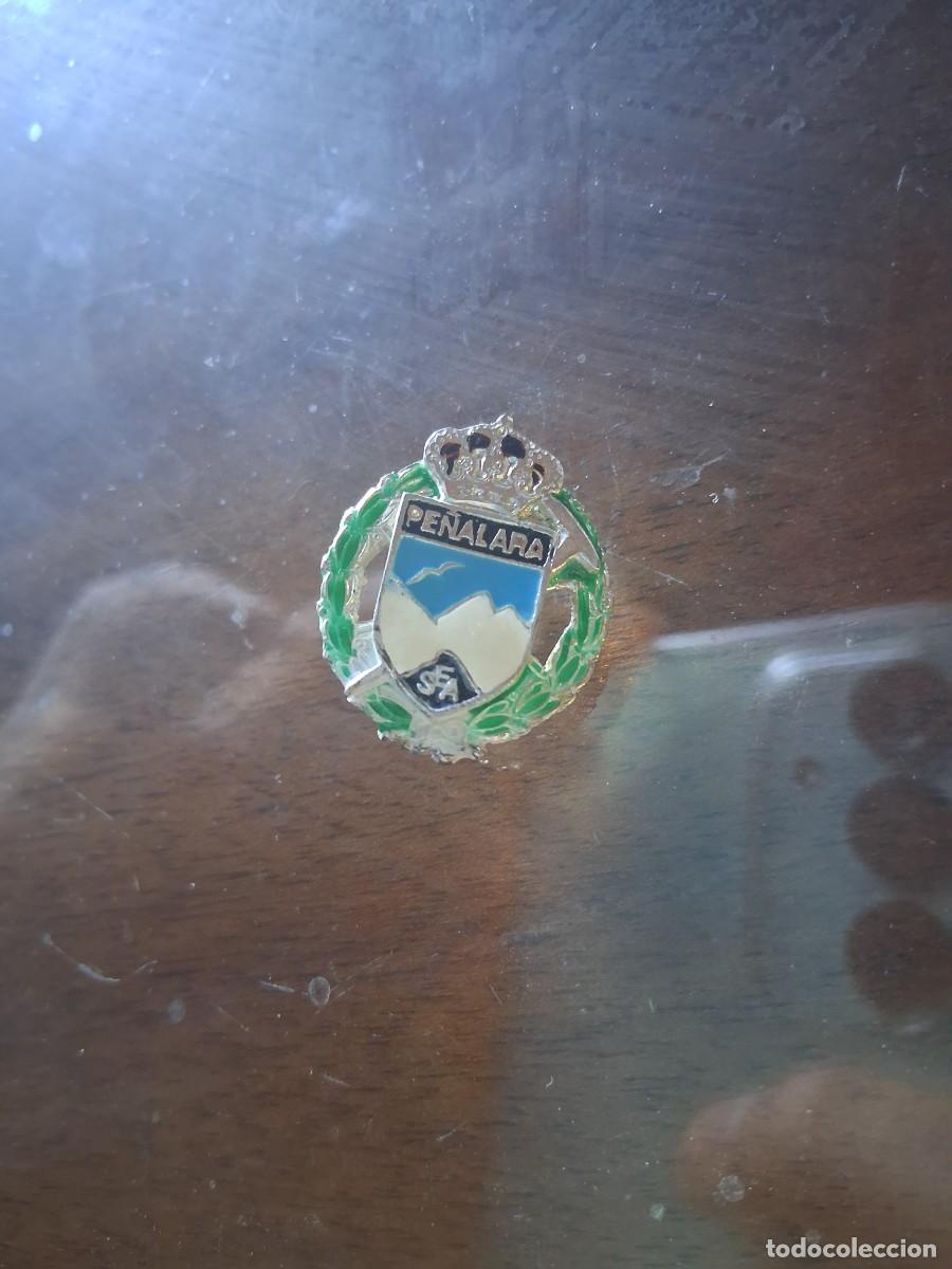 Pins de colecci&oacute;n: Insignia pins broche o emblema asociaci&oacute;n espa&ntilde;ola de alpinismo Sierra de Guadarrama Pe&ntilde;alara