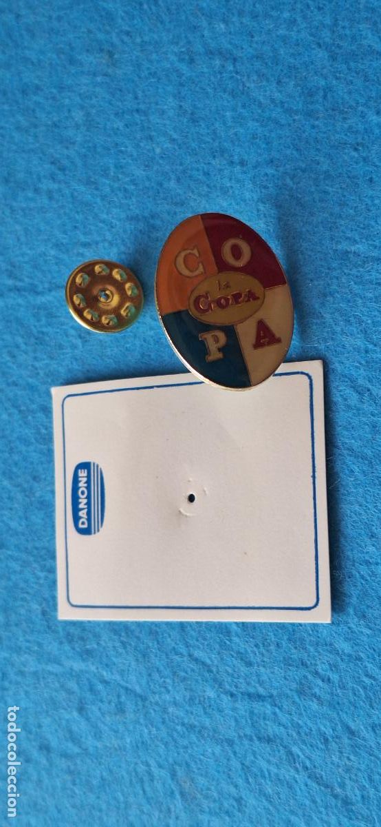 Pins de colecci&oacute;n: Antiguo Pin. La Copa. Danone. Postres y helados. - Foto 3