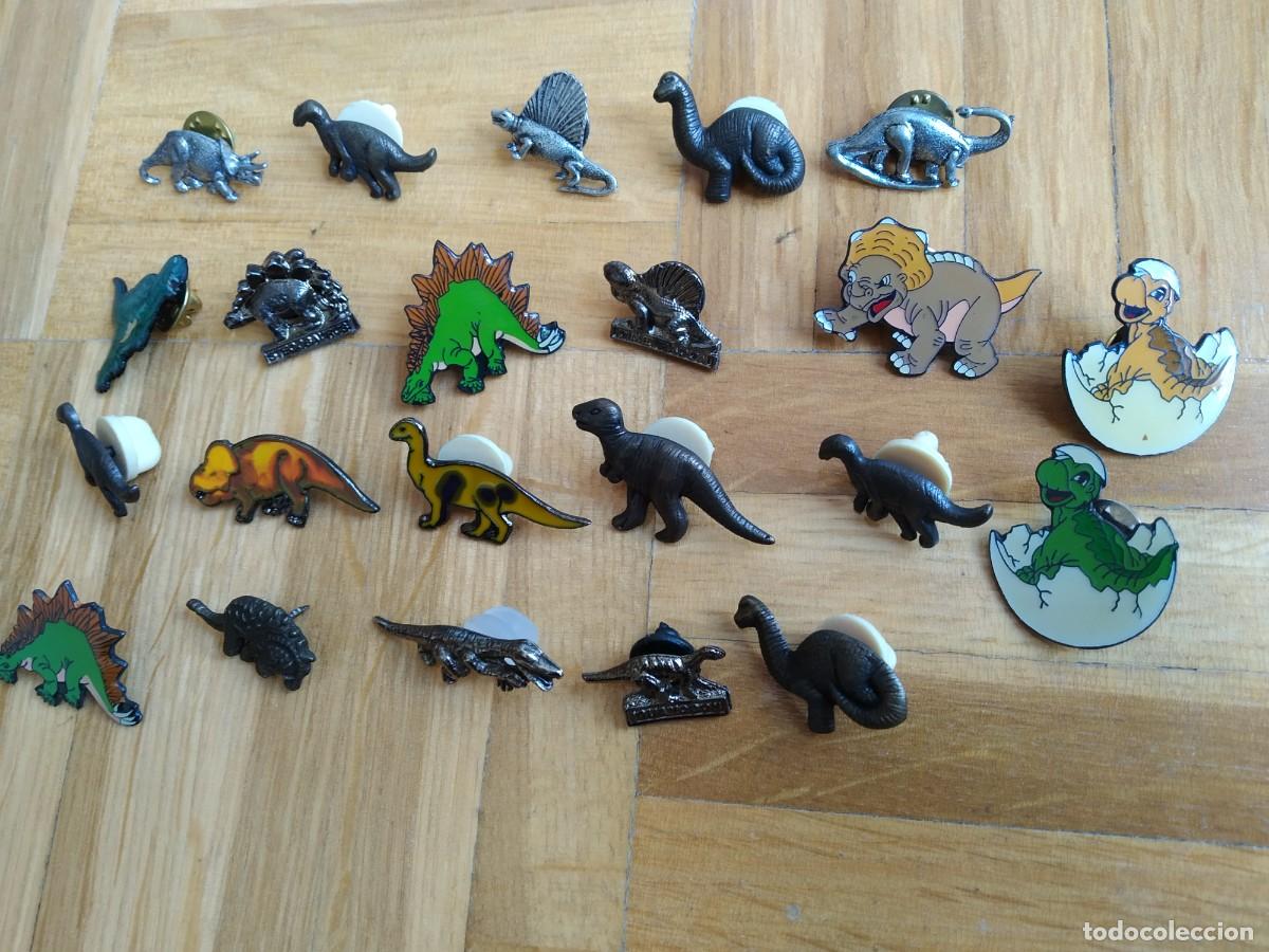 Pins de colecci&oacute;n: LOTE DE 22 PINS DINOSAURIOS PARQUE JURASICO JURASSIC WORLD VER FOTOS