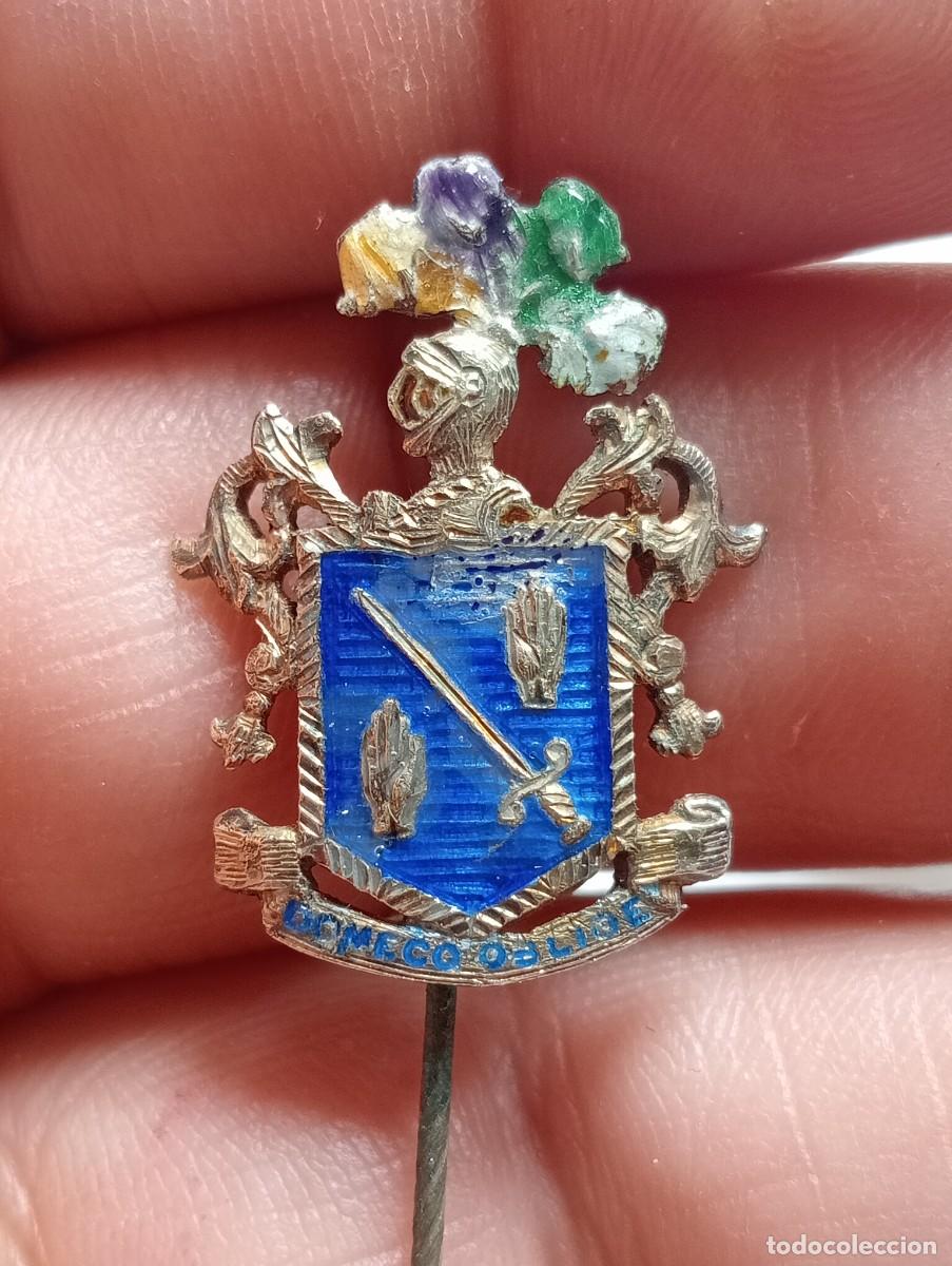 Pins de colecci&oacute;n: RARISIMA INSIGNIA ESCUDO DOMECQ OBLIGE JEREZ DE LA FRONTERA BEBIDAS BODEGAS PINS ALFILER
