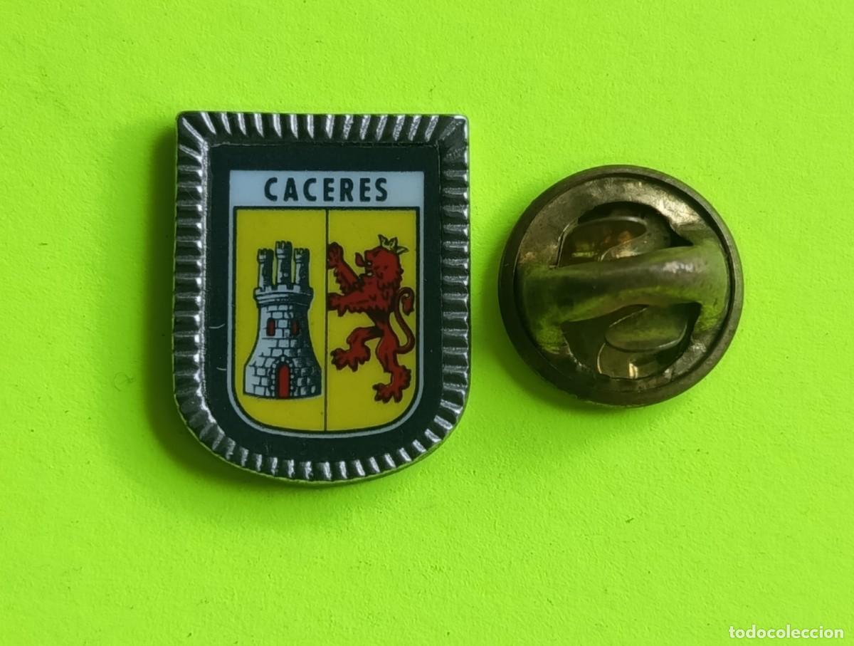Pins de colecci&oacute;n: #9. PIN HERALDICO - ANTIGUO ESCUDO DE CACERES - ERROR? - EXTREMADURA