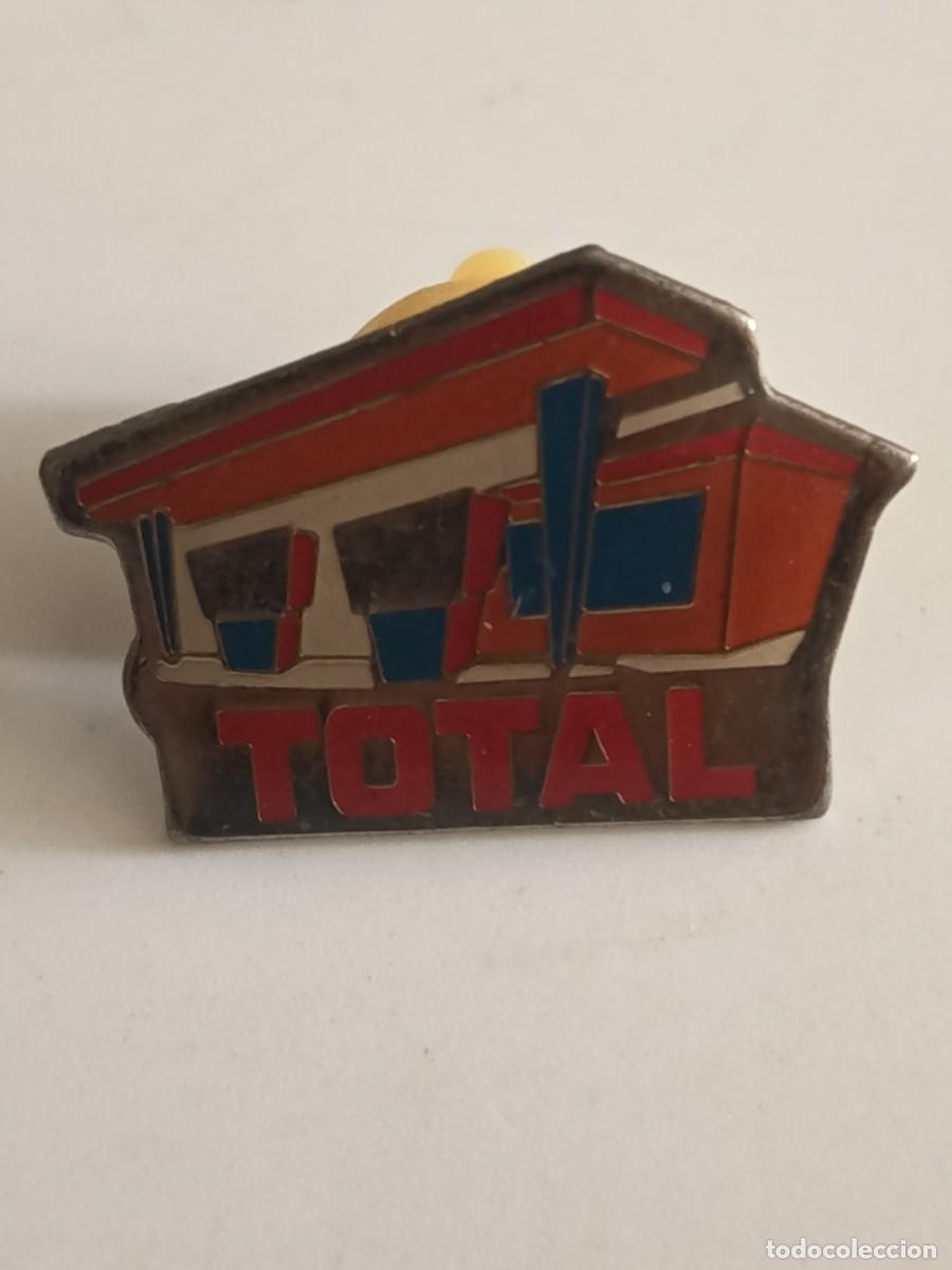 Pins de colecci&oacute;n: PINS LUBRICANTES TOTAL EL DE LA IMAGEN
