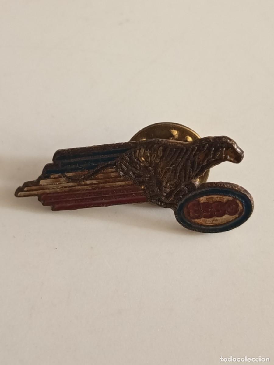 Pin's de collection: PINS LUBRICANTES ESSO EL DE LA IMAGEN