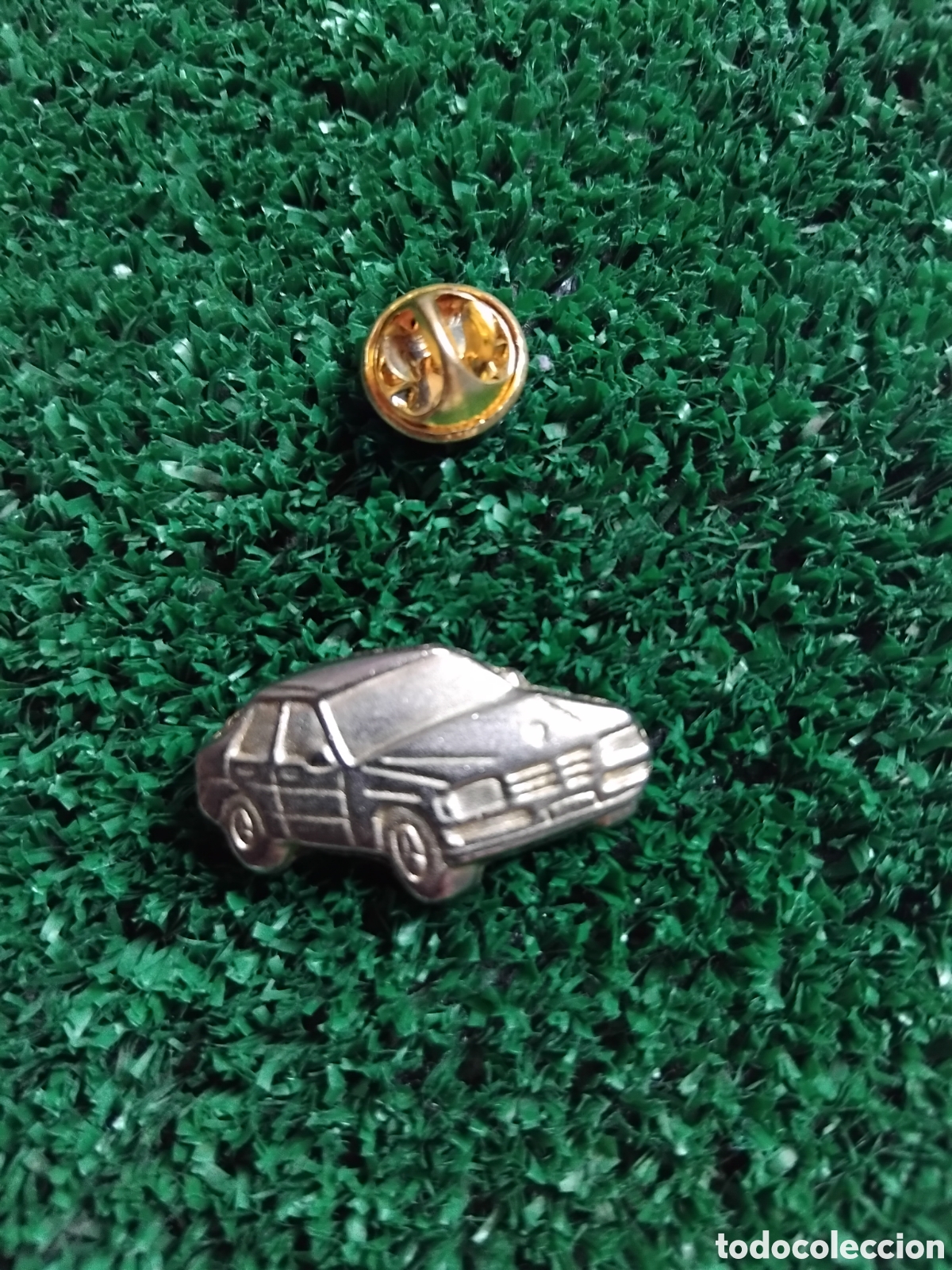 Pins de colecci&oacute;n: Pin coche Mercedes-Benz 124W 300D