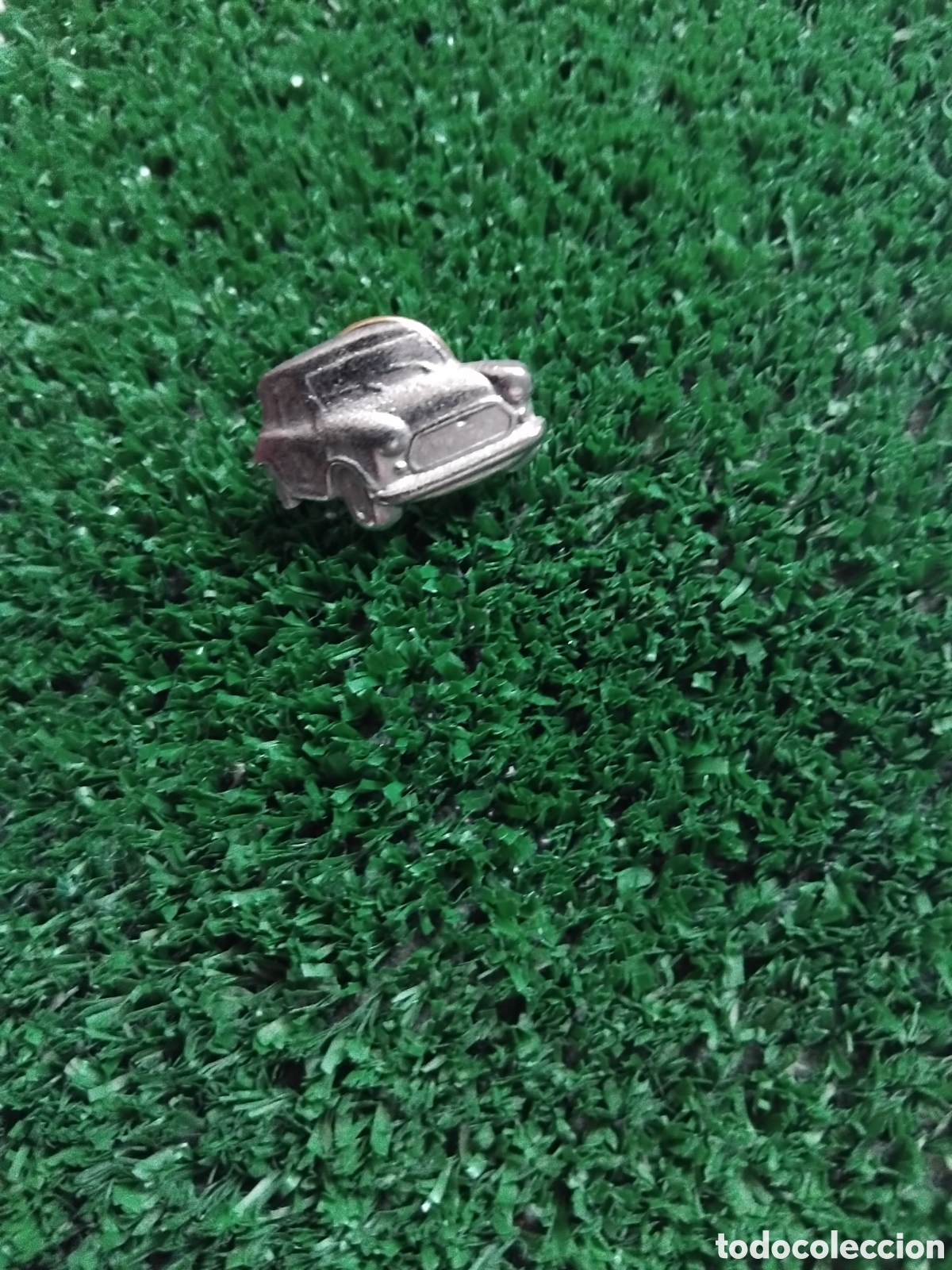 Pins de colecci&oacute;n: Pin del coche mini antiguo