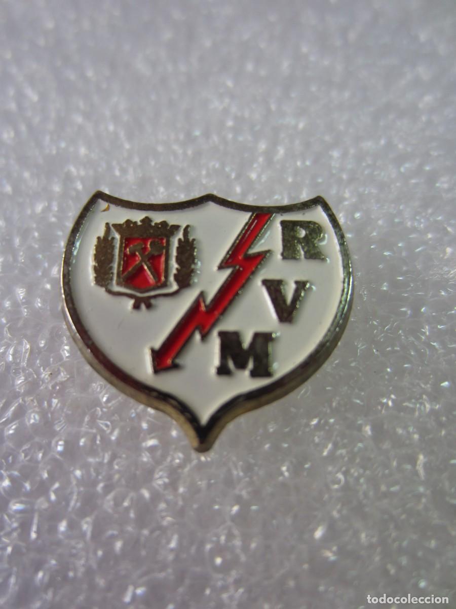Pins de colecci&oacute;n: Pin Deportivo Futbol Rayo Vallecano de Madrid