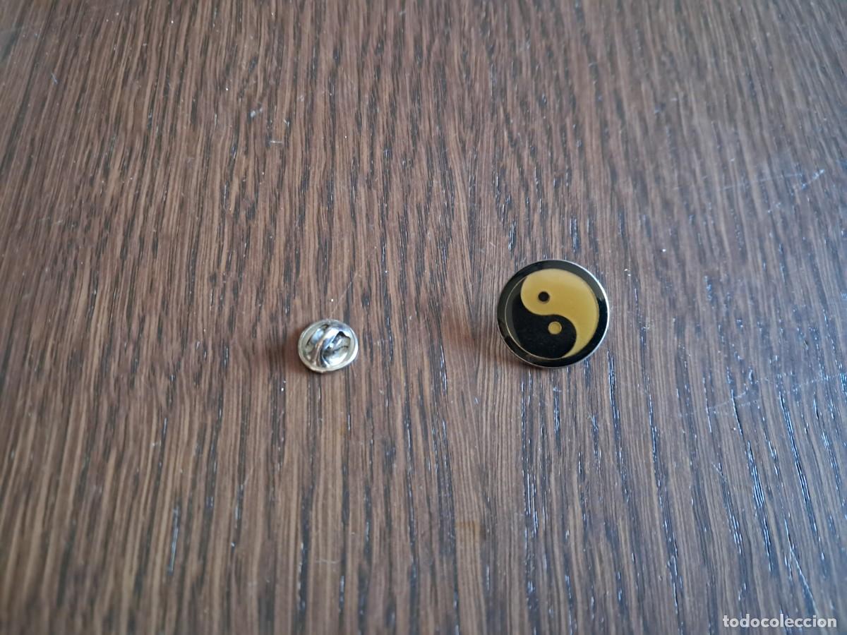 Pins de colecci&oacute;n: pin, con el s&iacute;mbolo Yin y Yang.