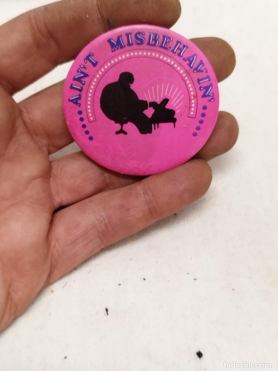 Pins de colecci&oacute;n: Antigua chapa Musical de Broadway &rdquo;Ain't Misbehavin'&rdquo;, basado en la m&uacute;sica de Fats Waller.