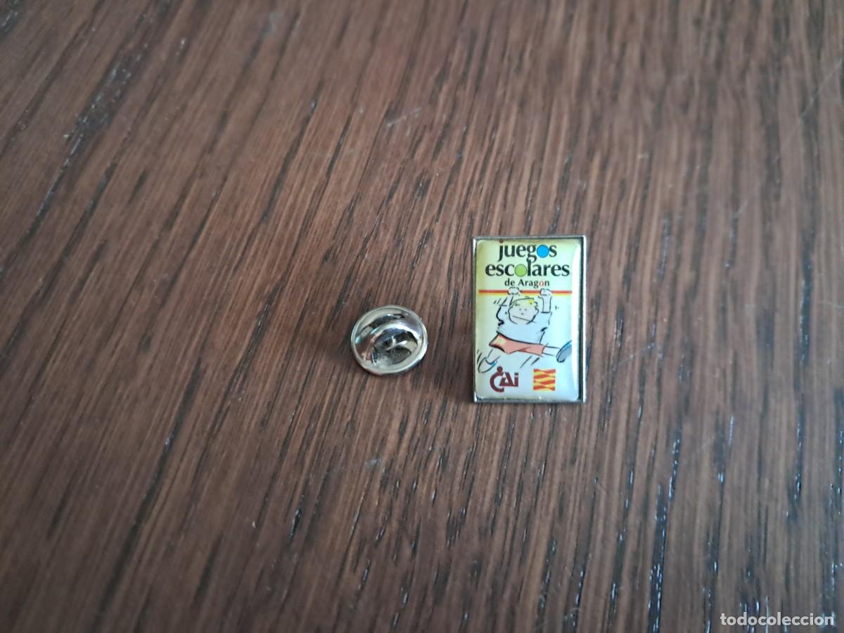 Pins de colecci&oacute;n: pin de publicidad, juegos escolares de Arag&oacute;n, Cai Zaragoza.