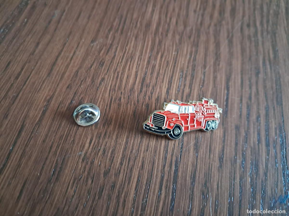 Pins de colecci&oacute;n: pin de metal, cami&oacute;n de bomberos.