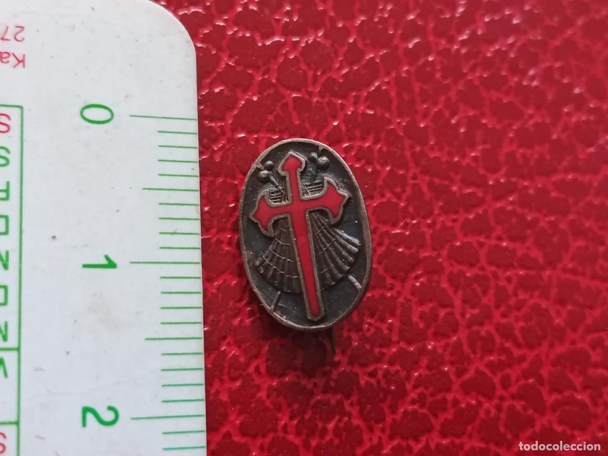 Pins de colecci&oacute;n: Insignia antigua. Cruz de Santiago y venera