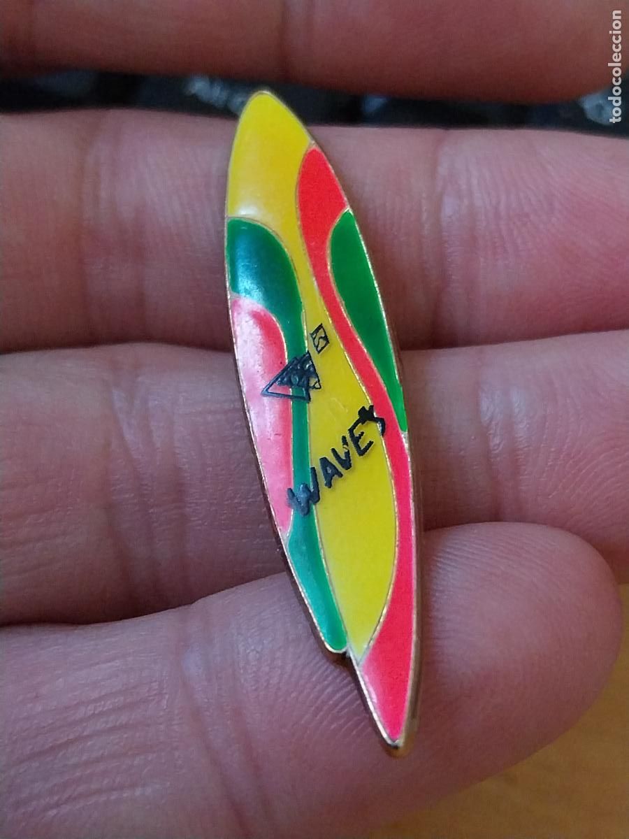 Pins de colecci&oacute;n: TABLA SURF PLANCHA WAVES PIN GOTA 4.88CMS LARGO PRECIOSA CORNER COINDEROUX ORIGINAL