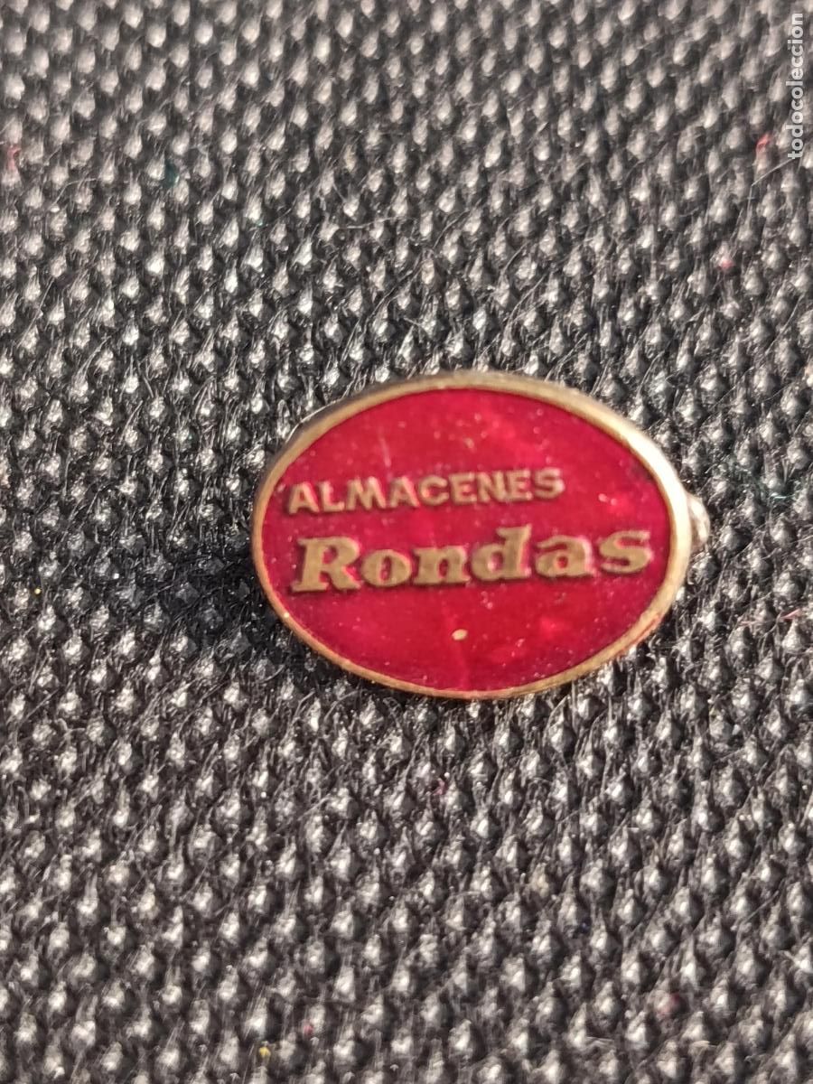 Pins de colecci&oacute;n: Insignia antigua Almacenes Rondas
