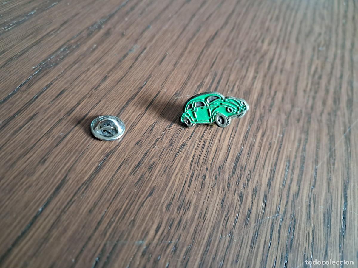 Pins de colecci&oacute;n: pin de coche antiguo, escarabajo.