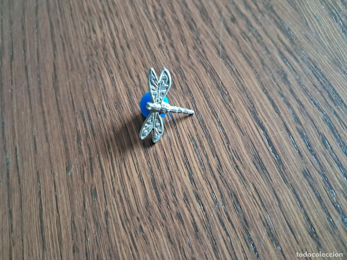 Pins de colecci&oacute;n: pin de metal, Lib&eacute;lula.