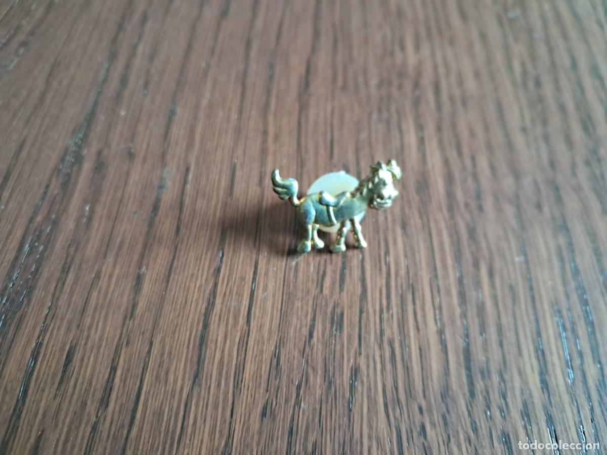 Pins de colecci&oacute;n: pin de metal, animales, caballo.