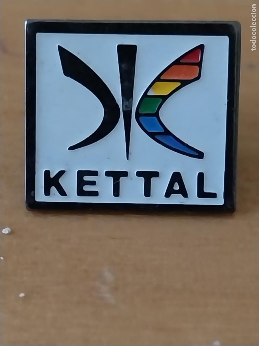 Pins de colecci&oacute;n: KETTAL PIN PINCHO PINTURA LACADA VINTAGE 1.45CMS ALTO MATERIAL ACAMPADA ALUMINIO