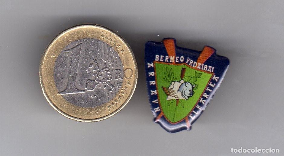 Pins de colecci&oacute;n: PINS TRAINERA BERMEO EL DE LA IMAGEN