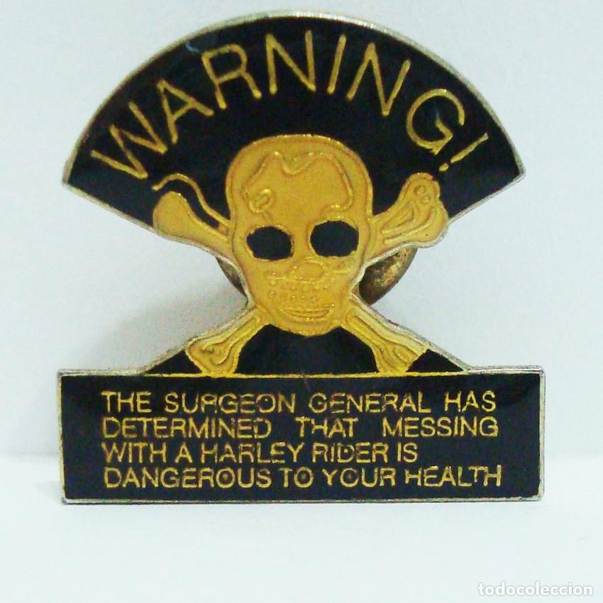 Pins de colecci&oacute;n: Pin HARLEY DAVIDSON VINTAGE &rdquo;Warning&rdquo; Biker. Insignia Motera Retro Colecci&oacute;n.