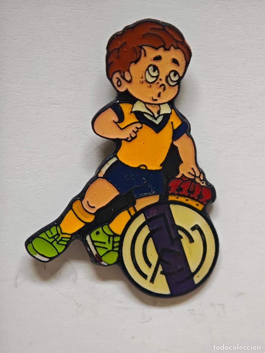 Pins de colecci&oacute;n: PIN A&Ntilde;OS 90 FUTBOL ESCUDO REAL MADRID HINCHA NI&Ntilde;O
