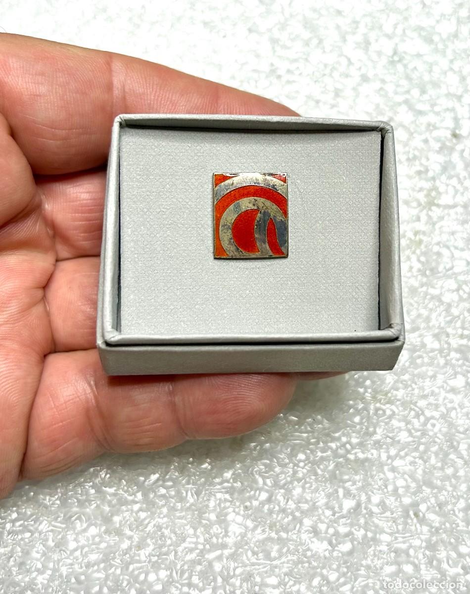 Pins de colecci&oacute;n: 3743.Pin de PLATA de la Organizaci&oacute;n Nacional de Ciegos Espa&ntilde;oles y Fundaci&oacute;n ONCE (Expo 92) Sevilla