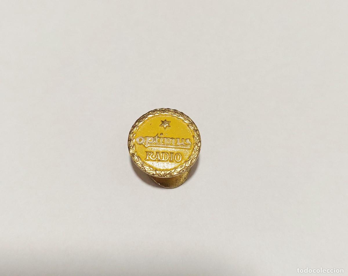 Pins de colecci&oacute;n: Antigua insignia de solapa Radio optimus
