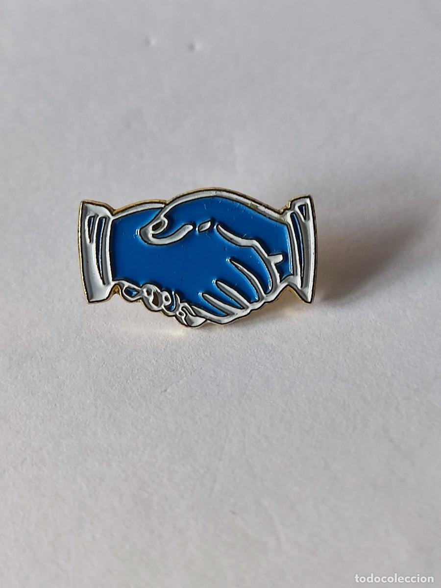 Pins de colecci&oacute;n: CURIOSO PIN DE UN APRETON DE MANOS