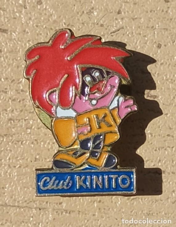 Pins de colecci&oacute;n: Pin de Ojal Bebidas Mascota Club Kinito