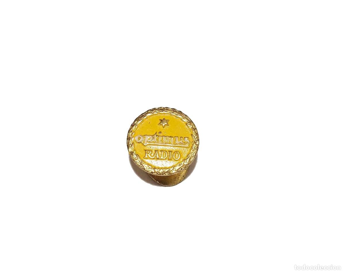 Pins de colecci&oacute;n: Antigua insignia de solapa Radio optimus