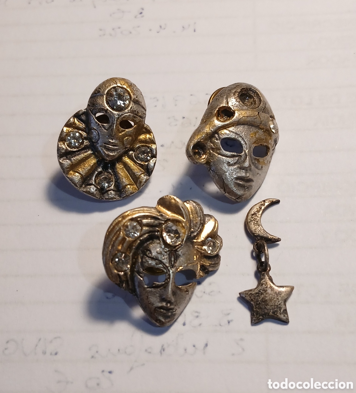 Pins de colecci&oacute;n: 3 pins m&aacute;scaras venecianas, con brillantes