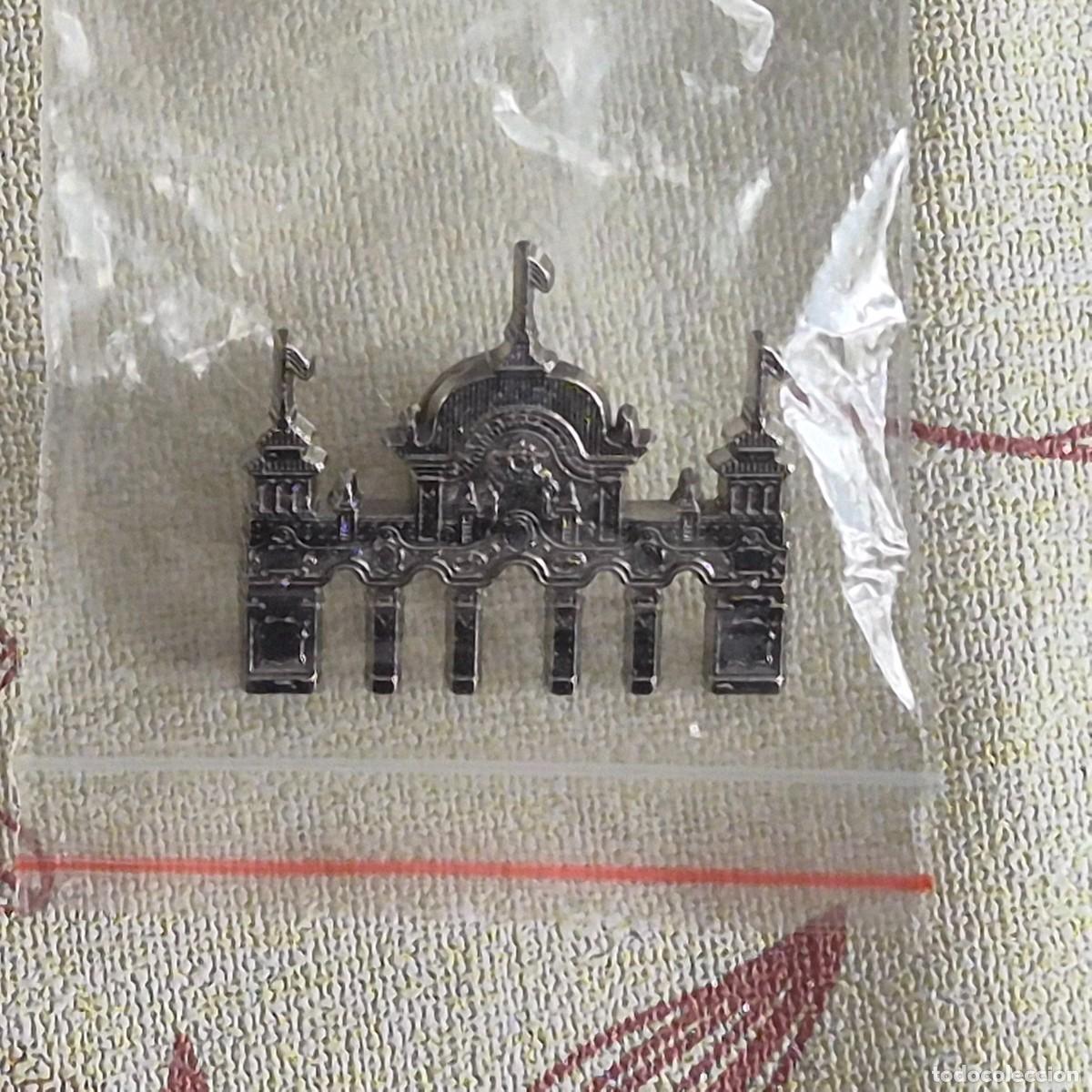 Pins de colecci&oacute;n: PIN PORTADA FERIA ABRIL SEVILLA 2026, PABELL&Oacute;N PORTUGAL- CENADOR CARLOS V REAL ALC&Aacute;ZAR, PRECINTADO