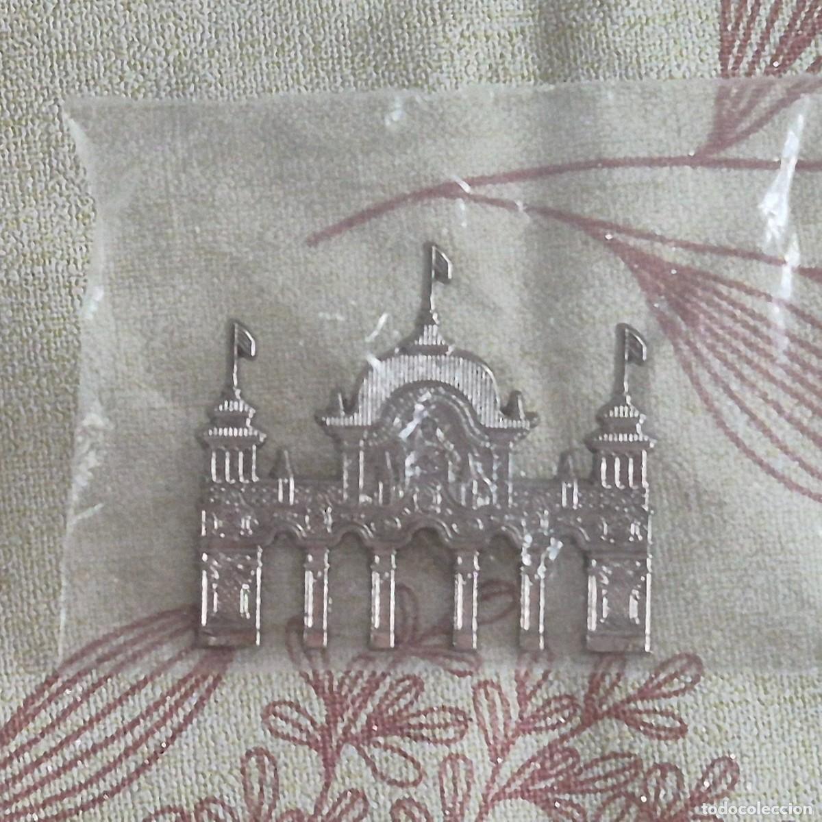 Pins de colecci&oacute;n: PIN PORTADA FERIA ABRIL SEVILLA 2026, PABELL&Oacute;N PORTUGAL- CENADOR CARLOS V REAL ALC&Aacute;ZAR, PRECINTADO