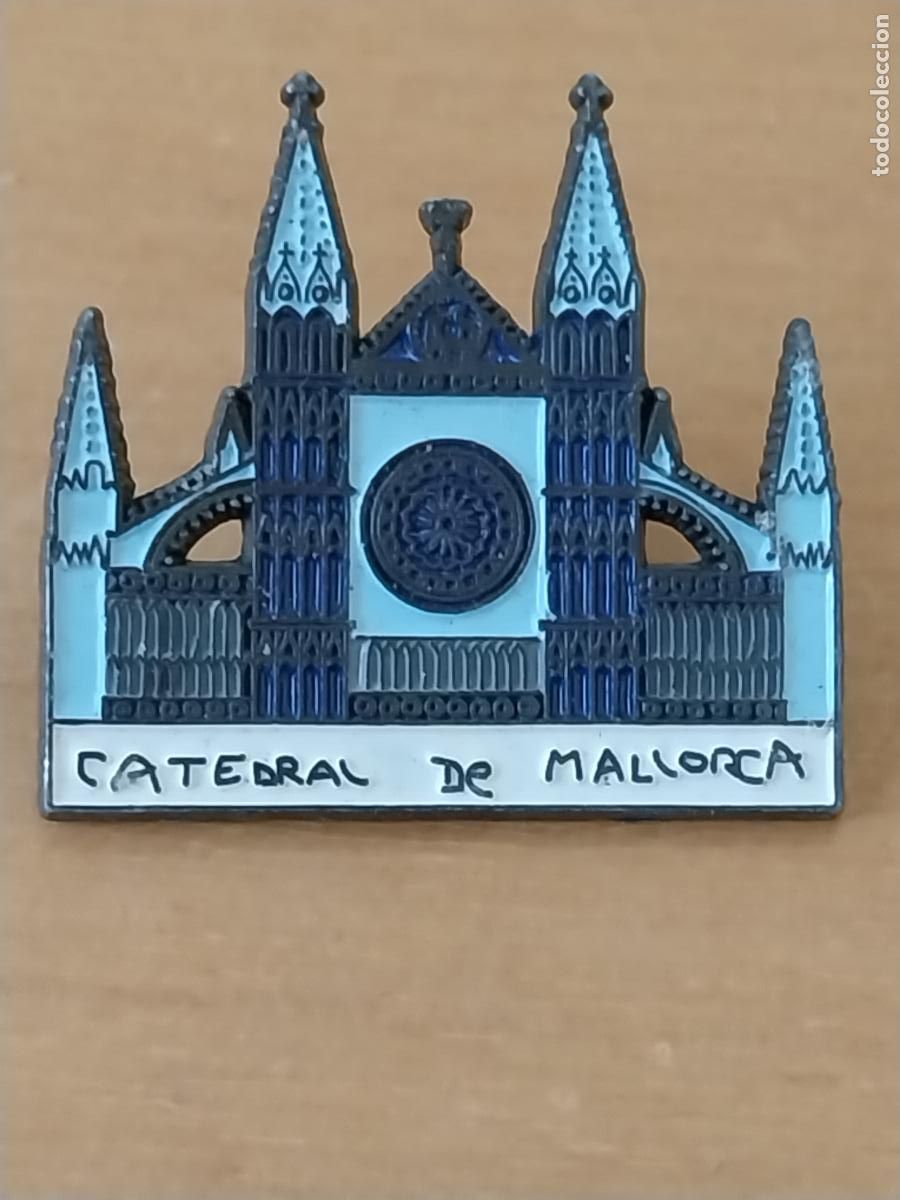 Pins de colecci&oacute;n: CATEDRAL DE MALLORCA PIN PINCHO METAL PINTURA LACADA 2.35CMS ALTO VINTAGE