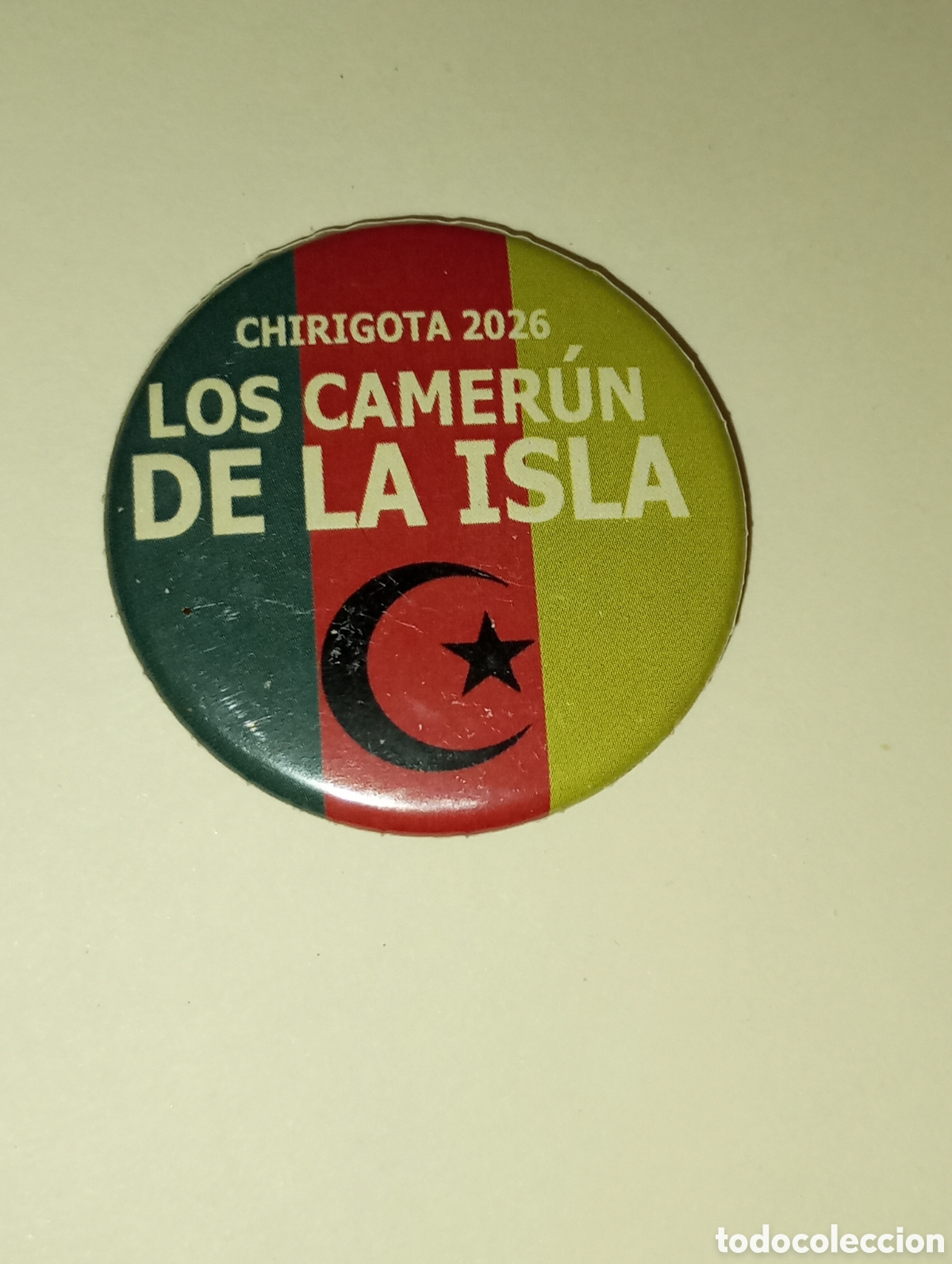 Pins de colecci&oacute;n: Carnaval de C&aacute;diz chapa chirigota los Camer&uacute;n de la isla 2026
