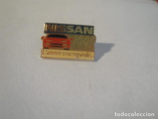 Pins de colecci&oacute;n: Insignia pin met&aacute;lica NISSAN, 1992. Nueva, sin estrenar.